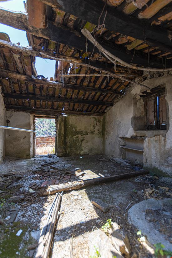 Roghudi Il borgo fantasma di Roghudi Vecchio stock.adobe.com 