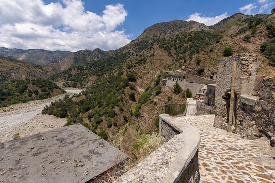 Roghudi Il borgo fantasma di Roghudi Vecchio stock.adobe.com 