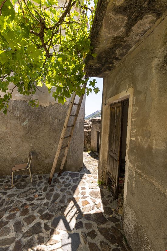 Roghudi Il borgo fantasma di Roghudi Vecchio stock.adobe.com 