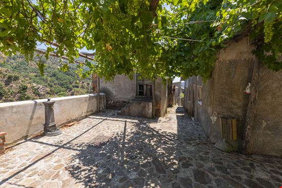 Roghudi Il borgo fantasma di Roghudi Vecchio stock.adobe.com 