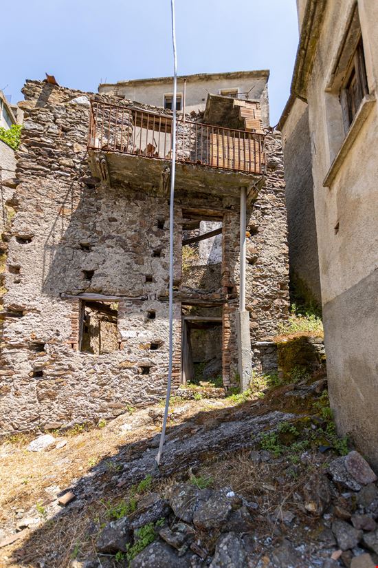 Roghudi Il borgo fantasma di Roghudi Vecchio stock.adobe.com 