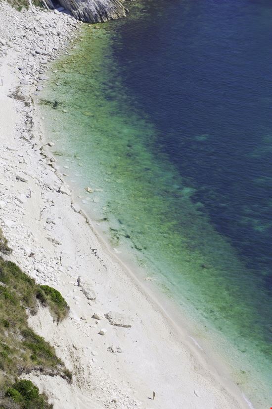 Spiaggia le due Sorelle Una delle migliori spiagge del Conero stock.adobe.com 