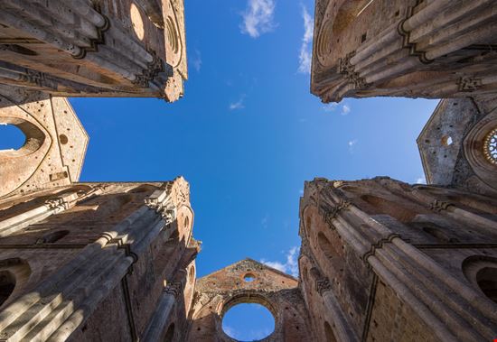 Abbazia di San Galgano Abbazia di San Galgano ValerioMei / Shutterstock.com 