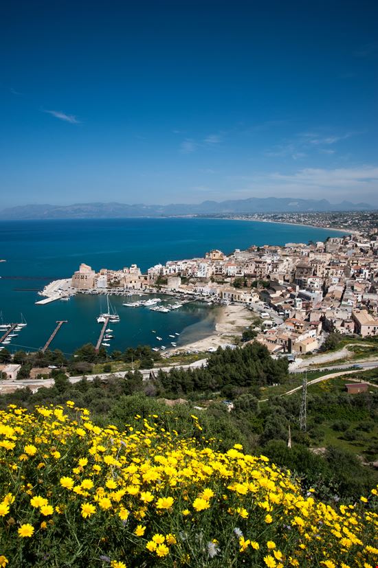Castellammare del Golfo Castellammare del Golfo LandFoto - Istockphoto.com 