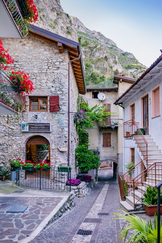 Limone sul Garda Limone sul Garda @Jan Cattaneo/Shutterstock.com/solo uso editoriale 