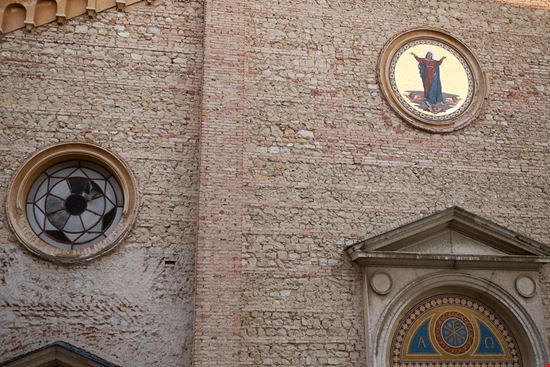 La Cattedrale La Cattedrale simona flamigni / Shutterstock.com 