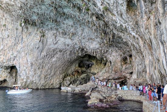 Castro Grotta Zinzulusa  Massimo Todaro / Shutterstock.com 