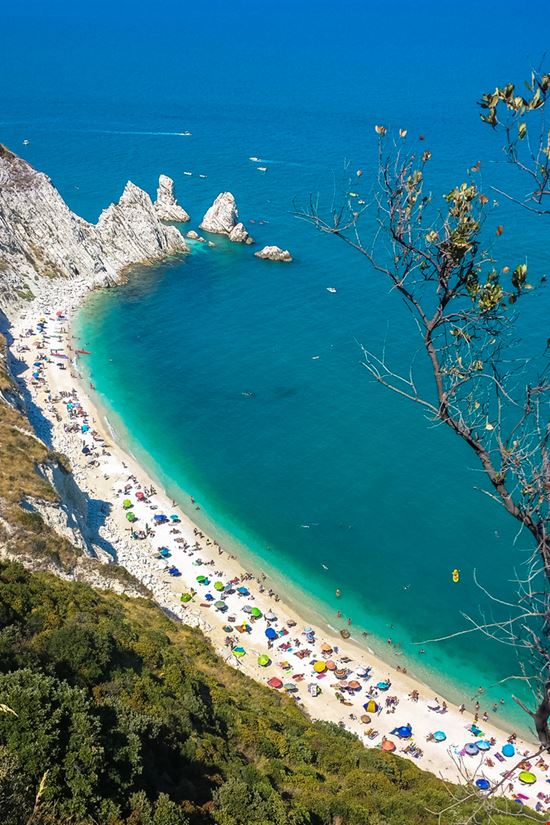 Spiaggia le due Sorelle Spiaggia le due Sorelle Andrea Luciani - Shutterstock.com 