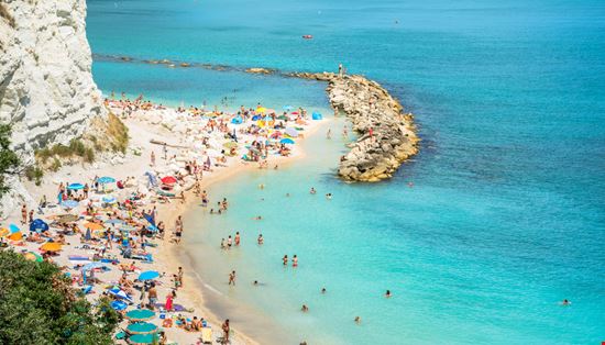 Spiaggia Urbani  Spiaggia Urbani  Eddy Galeotti / Shutterstock.com 