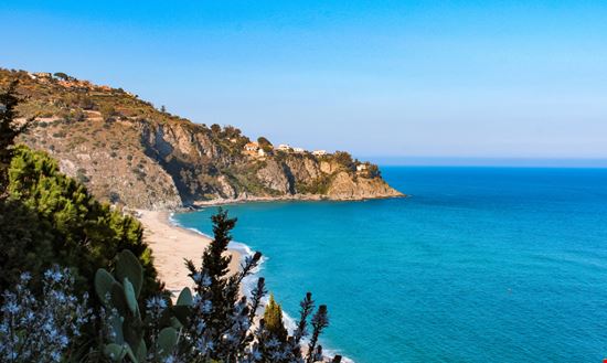 Spiaggia di Caminia Spiaggia di Caminia ni_pal86 - Shutterstock.com 