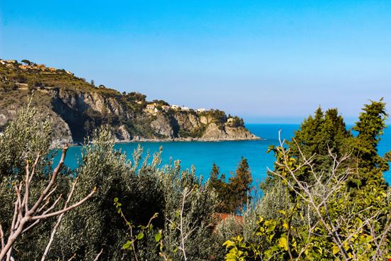 Spiaggia di Caminia Spiaggia di Caminia ni_pal86 - Shutterstock.com 