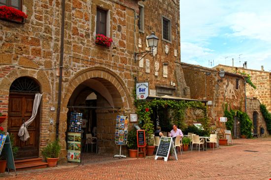 Piazza del Pretorio Piazza del Pretorio InnaFelker / Shutterstock.com 