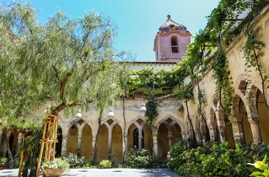 Chiostro di San Francesco Chiostro di San Francesco nikolpetr / Shutterstock.com 