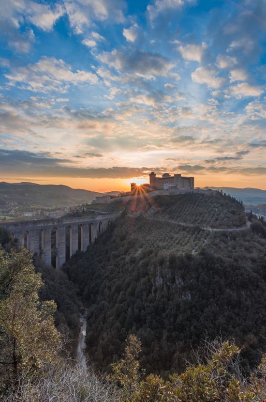 Rocca Albornoziana Rocca Albornoziana ValerioMei - Shutterstock.com 