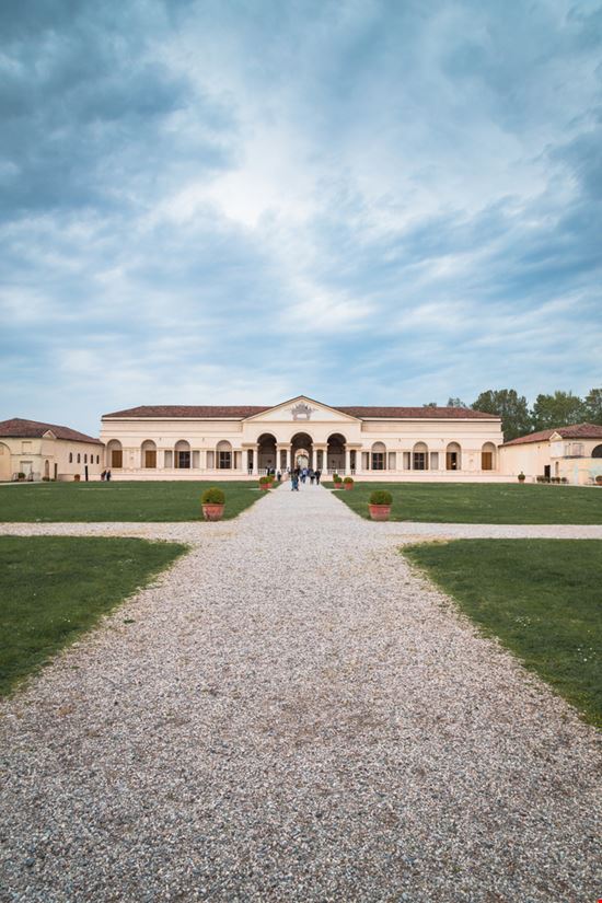 Mantova Palazzo Te Jan Cattaneo / Shutterstock.com 