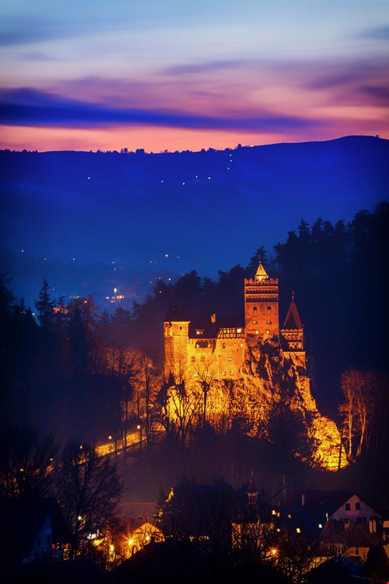 Castello di Bran Castello di Bran Ovidiu Caragea - Shutterstock.com 