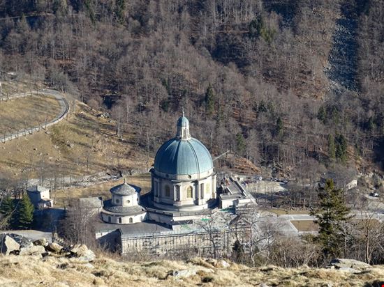 Il Santuario di Oropa Il santuario tra le Alpi Roberto Zoni / Shutterstock.com 