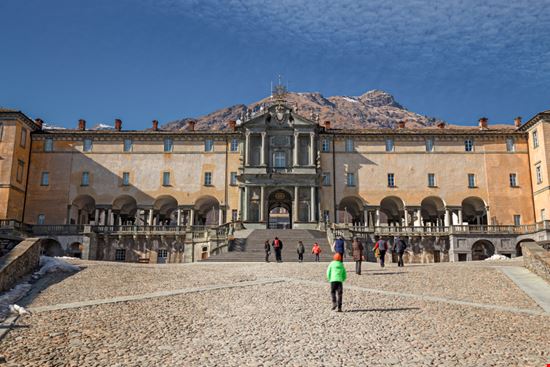 Il Santuario di Oropa Il santuario tra le Alpi sbellott / Shutterstock.com 