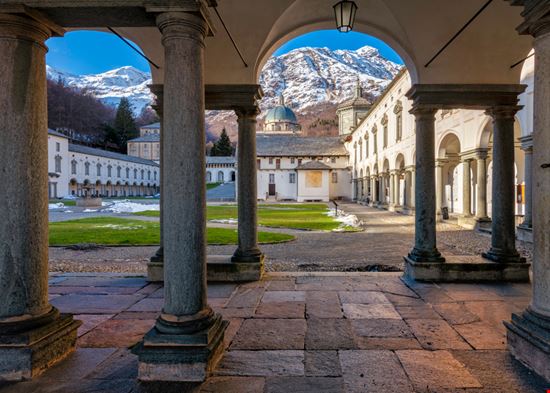 Il Santuario di Oropa Il santuario tra le Alpi Roberto Giachino / Shutterstock.com 