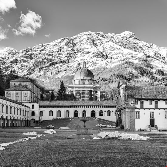 Il Santuario di Oropa Il santuario tra le Alpi Roberto Giachino / Shutterstock.com 