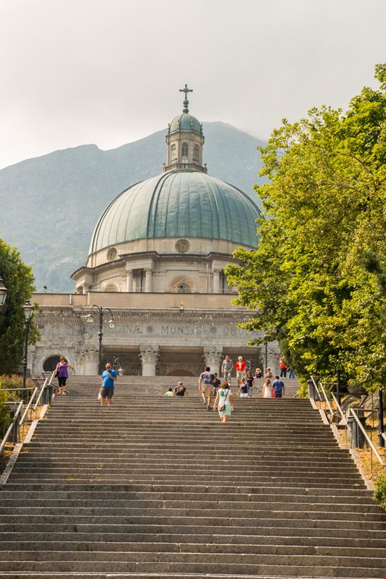 Il Santuario di Oropa Il santuario tra le Alpi gab90 - Shutterstock.com 