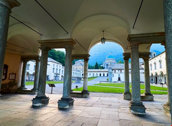 Il Santuario di Oropa Il santuario tra le Alpi Cristian Puscasu / Shutterstock.com 
