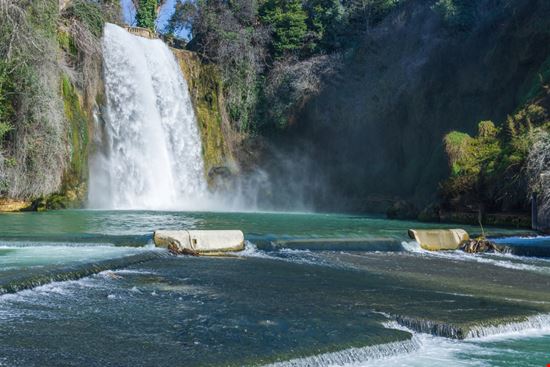 Isola del Liri Cascata Grande Massimo Salesi / Shutterstock.com 