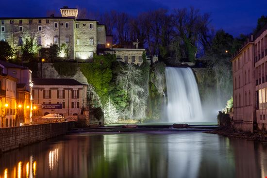 Isola del Liri Cascata Grande Massimo Salesi / Shutterstock.com 
