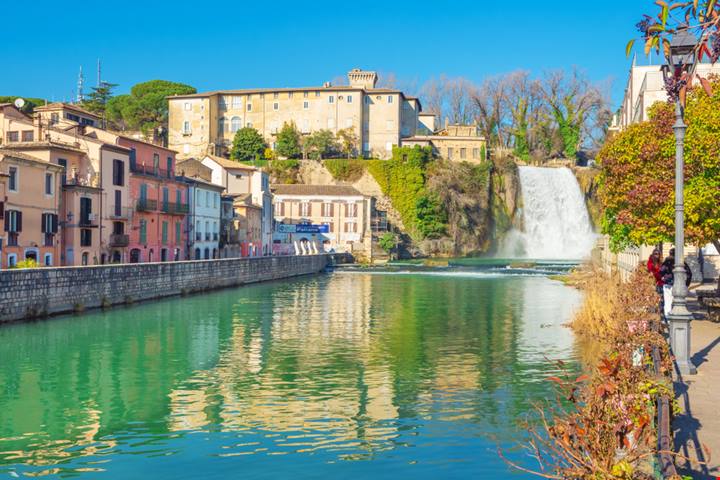 Dall'Umbria all'Alto Adige: viaggio lungo lo Stivale tra le 15 cascate più belle d'Italia