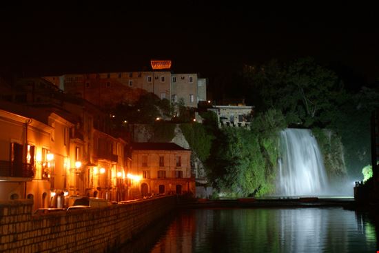 Isola del Liri Cascata Grande stefano cellai - Shutterstock.com 