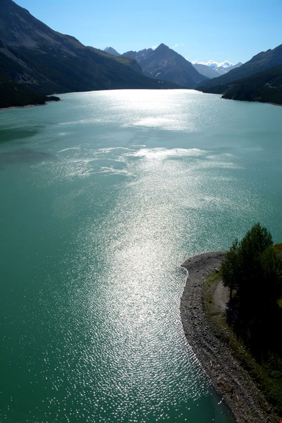 Laghi di Cancano Bellezze della Valtellina EnricoAliberti ItalyPhoto - Shutterstock.com 