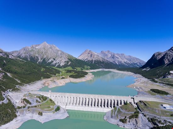 Laghi di Cancano Bellezze della Valtellina SimonePolattini - Shutterstock.com 