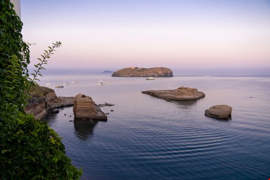 Isola di Santo Stefano La piccola 'isola-carcere' alessandro spignese - Shutterstock.com 