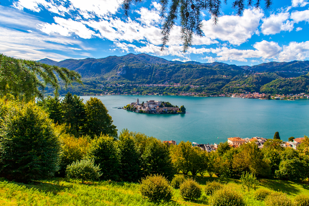 Non solo mare: ecco i laghi Bandiera blu 2021 per un bagno più… dolce