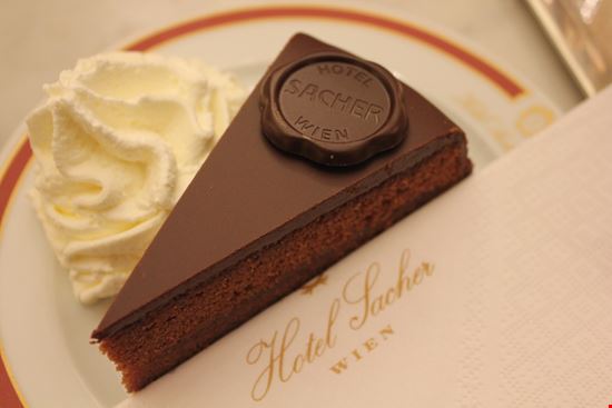 Sacher torte Sacher torte Greta Gabaglio / Shutterstock.com 