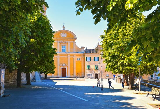 Vezzano Ligure Vezzano Ligure poludziber / Shutterstock.com 