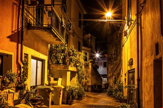 Santo Stefano di Magra Santo Stefano di Magra iryna1 - Shutterstock.com 