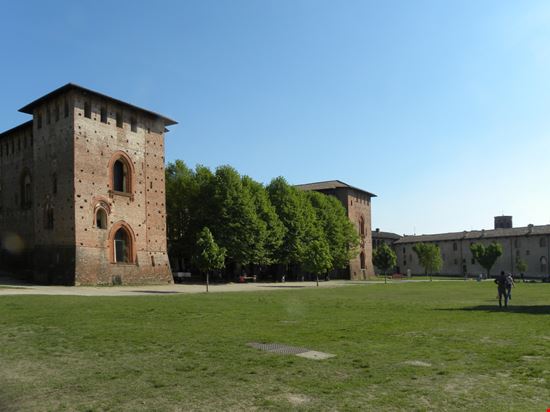 Castello Castello Michele Buzzi / Shutterstock.com 