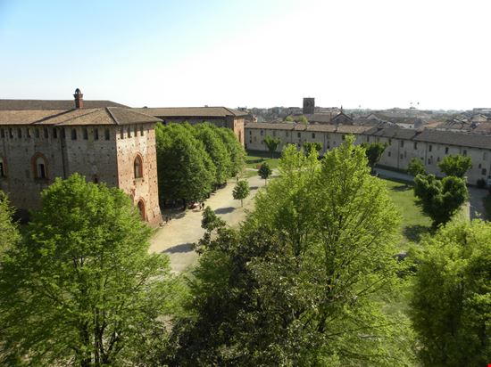 Castello Castello Michele Buzzi / Shutterstock.com 