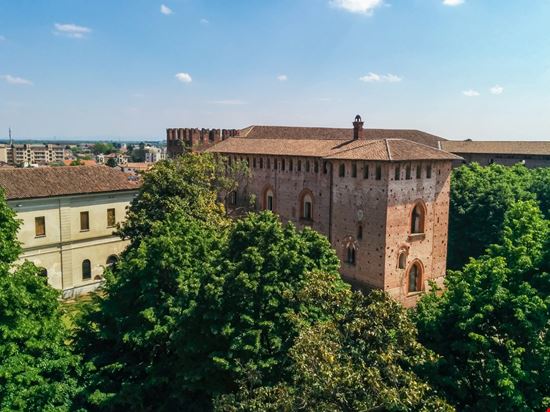 Castello Castello Dante1969 / Shutterstock.com 