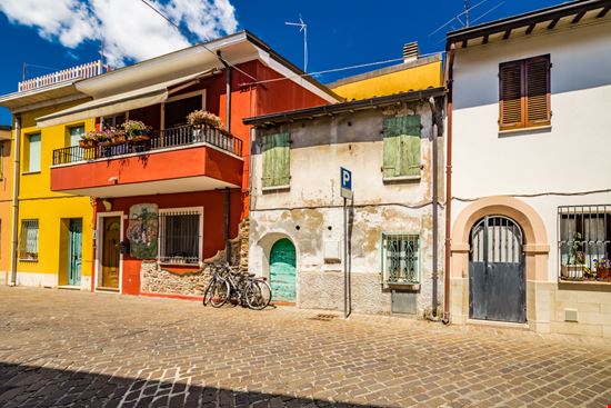 Borgo San Giuliano Borgo San Giuliano GoneWithTheWind - Shutterstock.com 
