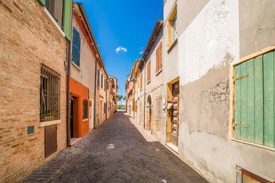 Borgo San Giuliano Borgo San Giuliano GoneWithTheWind - Shutterstock.com 