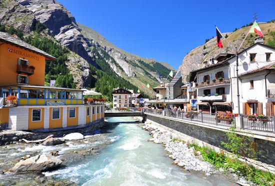 La Thuile La Thuile Arsenie Krasnevsky / Shutterstock.com 