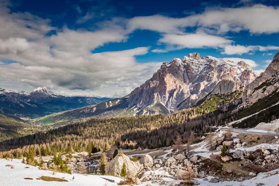 Gita al Passo Falzarego Gita al Passo Falzarego Shaiith - Shutterstock.com 