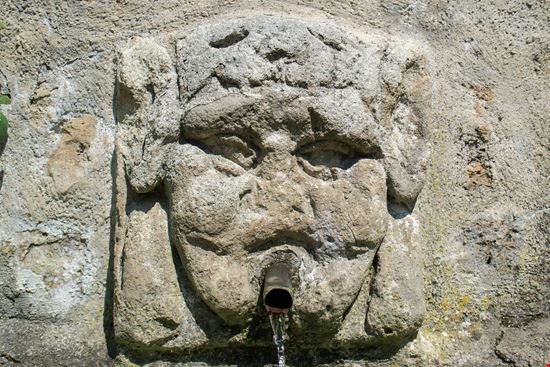 Pitigliano Fontana medicea stock.adobe.com 