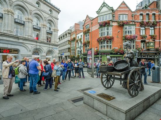 Statua di Molly Malone Statua di Molly Malone lembi - Shutterstock.com 
