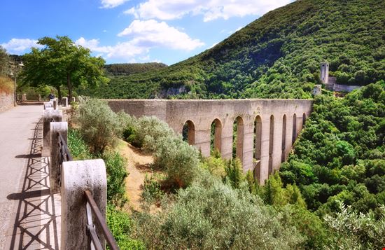 Spoleto ponte delle torri stock.adobe.com 