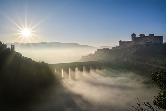 Spoleto ponte delle torri stock.adobe.com 