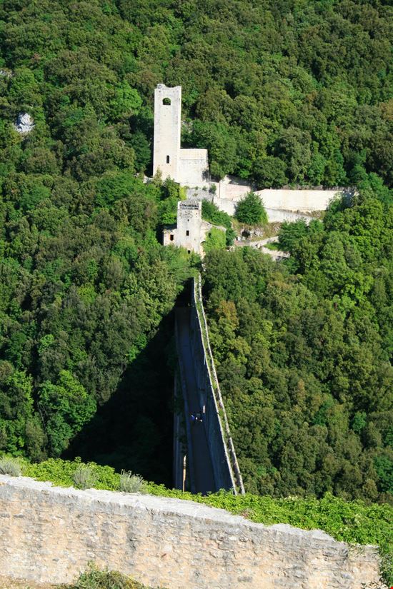 Spoleto ponte delle torri stock.adobe.com 