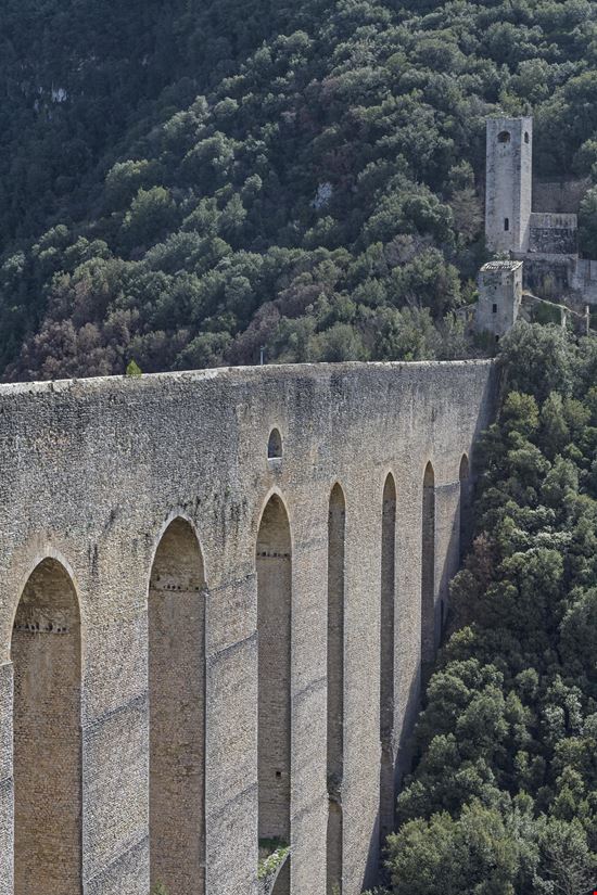 Spoleto ponte delle torri stock.adobe.com 